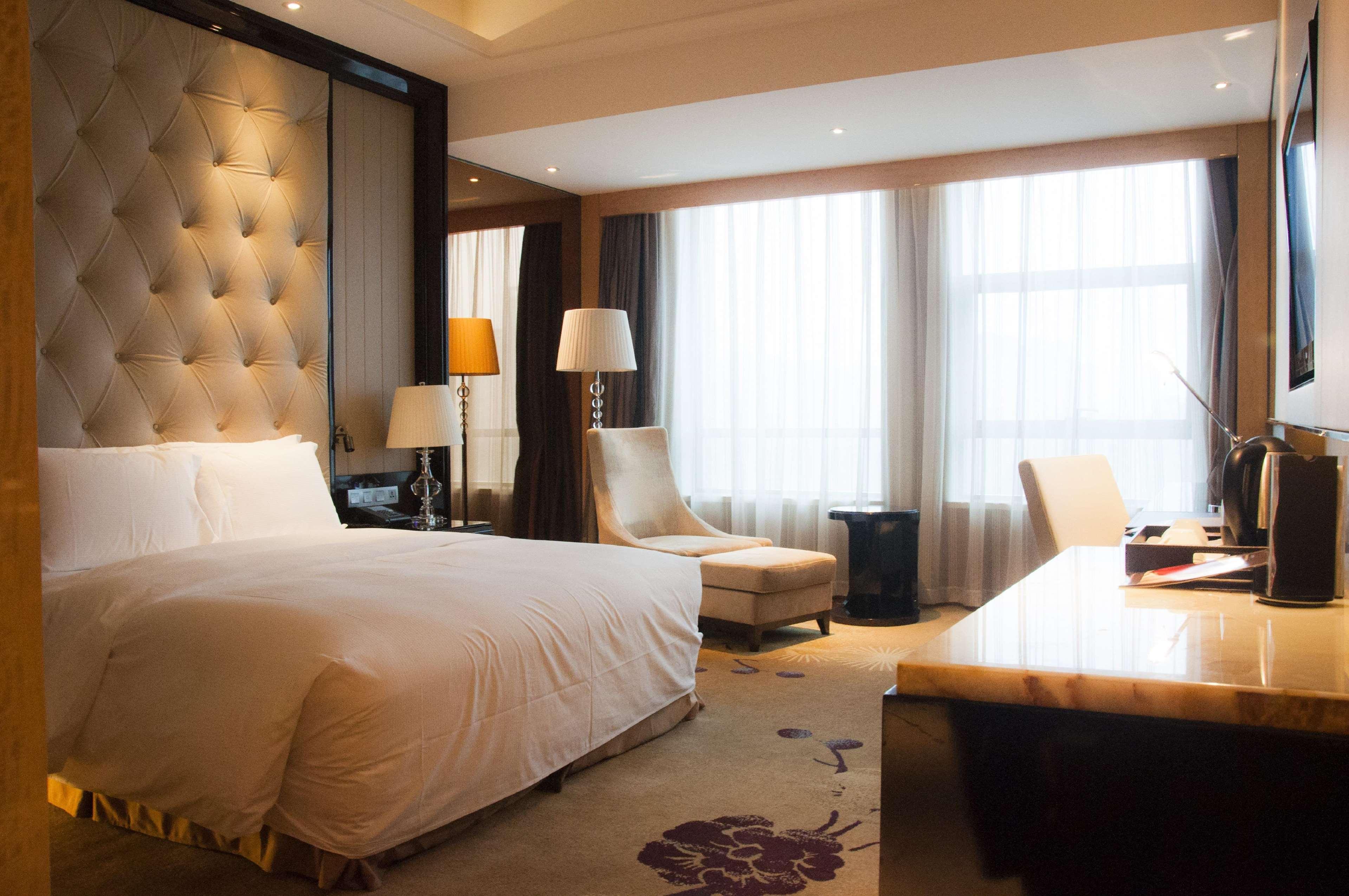 Готель Hilton Nanjing Нанкін Екстер'єр фото